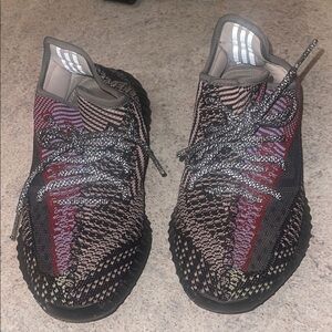 Men’s adidas Yeezy Boost 350 V2
Yecheil (Non-Reflective) size 8